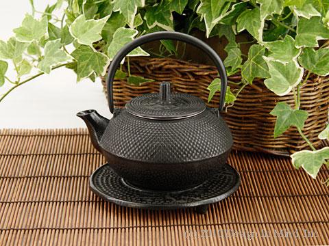 Cast iron teapots hold heat much longer than other materials!