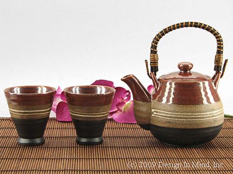 Porcelain and stoneware teasets from Japan